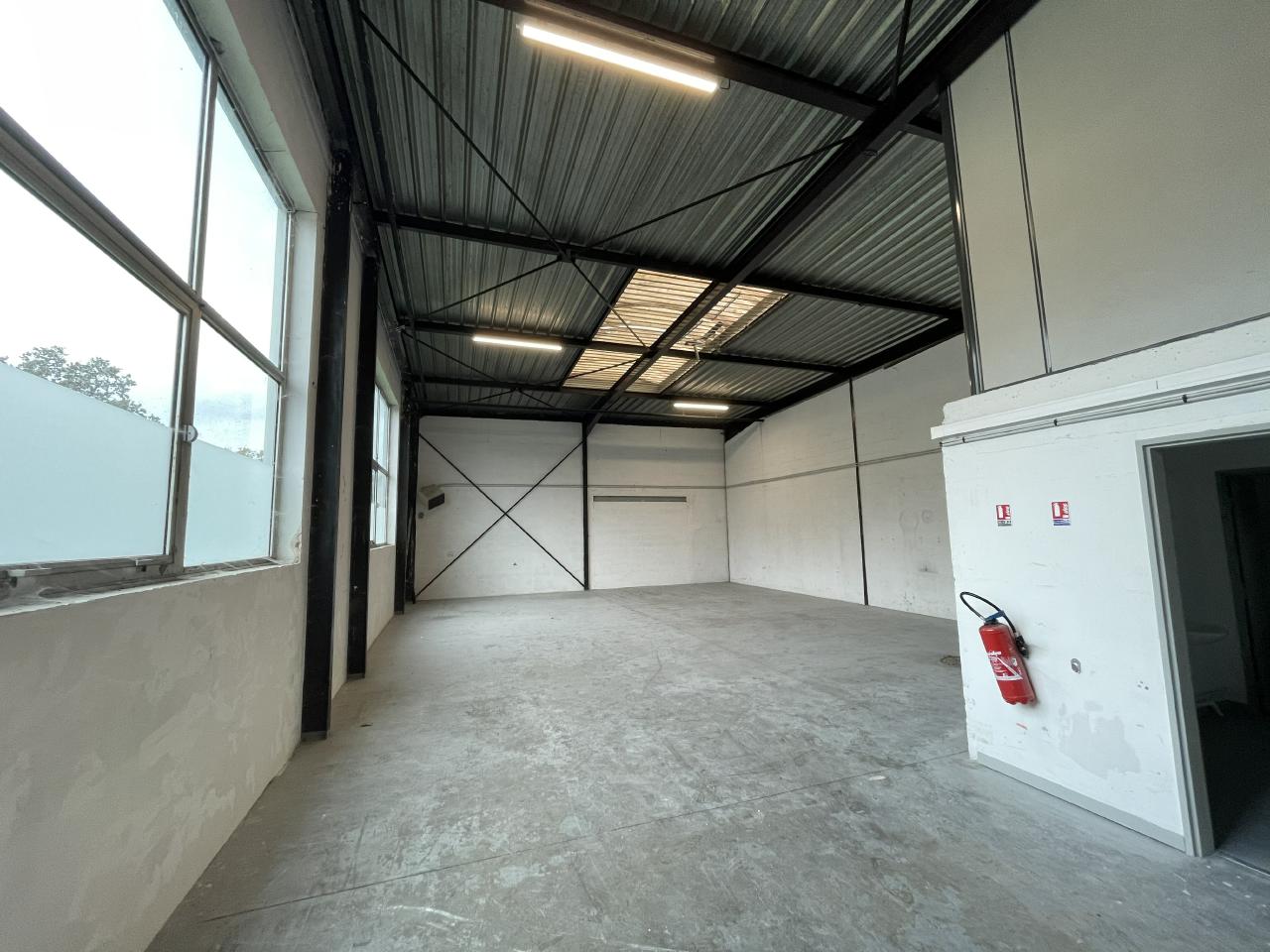 Local d'activité Saint-Ouen-l'Aumône 384m² Location local d'activité Saint-Ouen-l'Aumône Val-d'Oise OLACT2316983 1